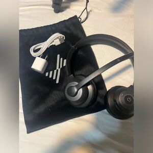 Black Wireless Headphones with Charger